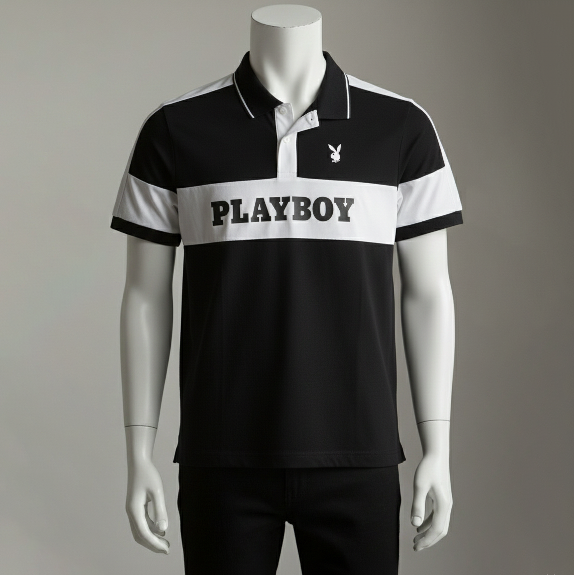 เสื้อโปโลสีดำ แถบอกสีขาวพิมพ์คำว่า PLAYBOY