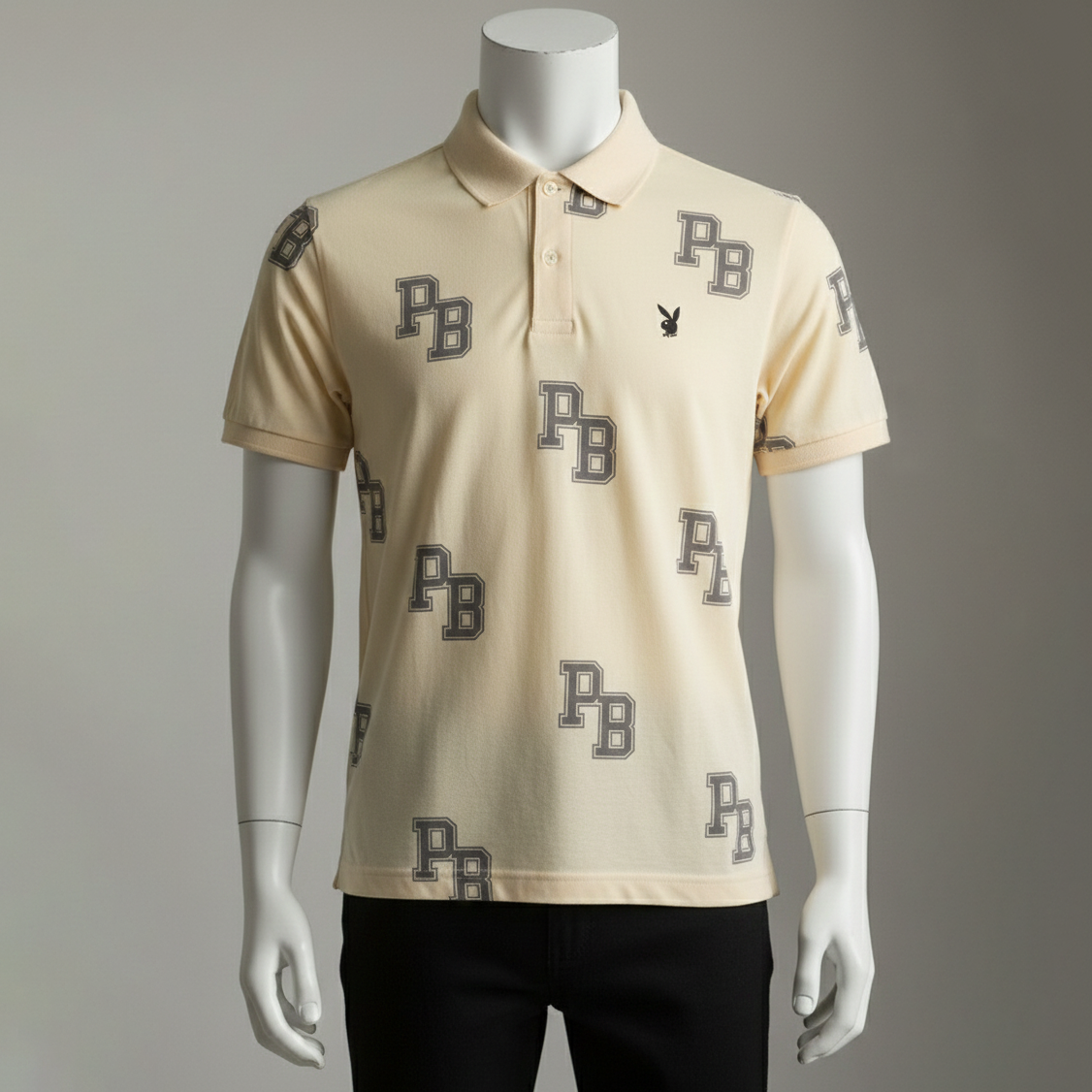 เสื้อโปโลสีครีม ลายโมโนแกรม PB ทั้งตัว พร้อมโลโก้กระต่ายเล็กที่อก